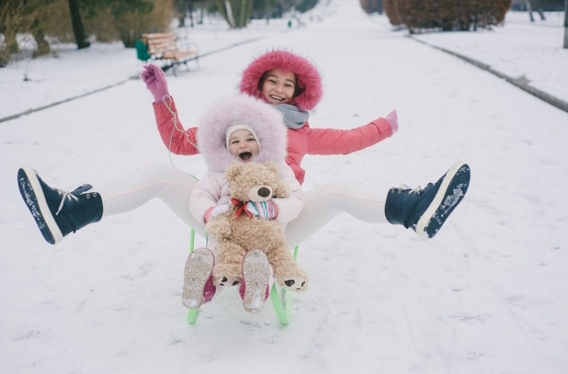 kids on snow