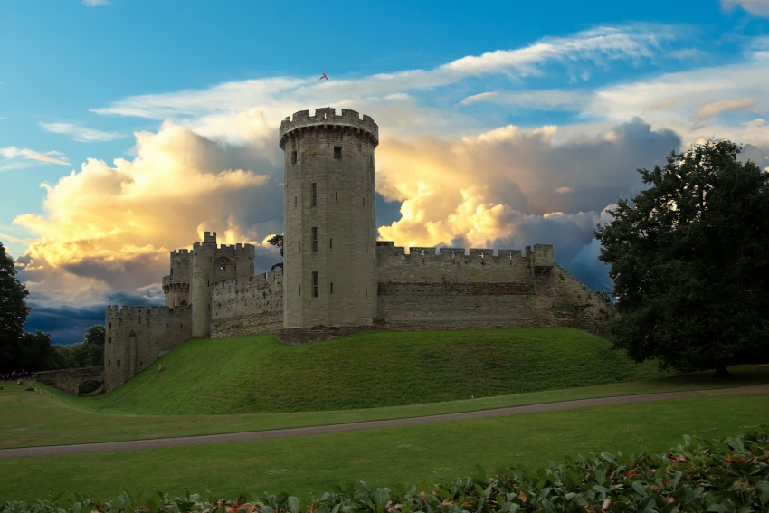 3 &#039;must do&#039; visitor attractions outside London: Warwick Castle