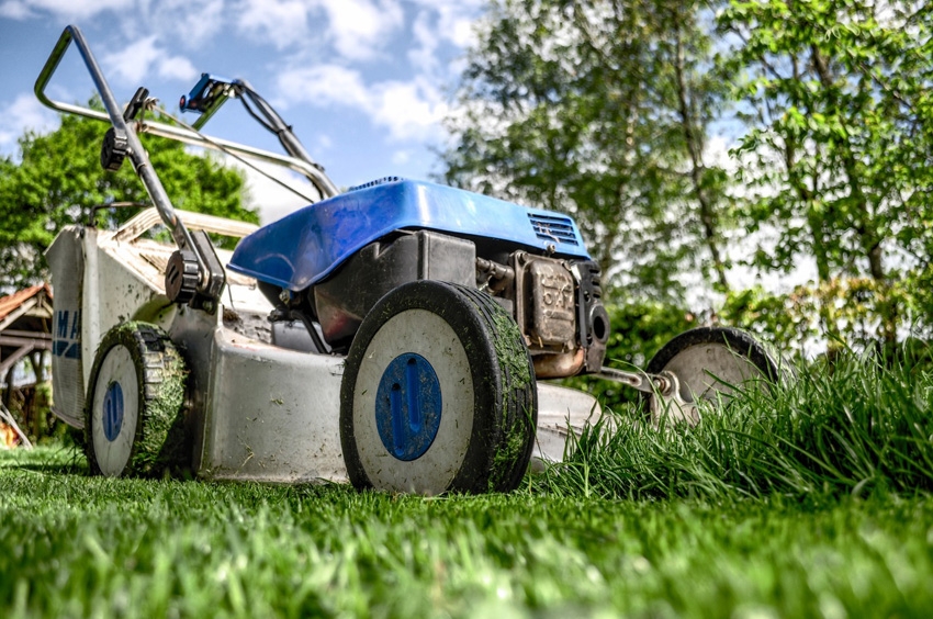 Example of present perfect simple vs present perfect continuous: Mike has been cutting the grass. He&#039;s tired and dirty.